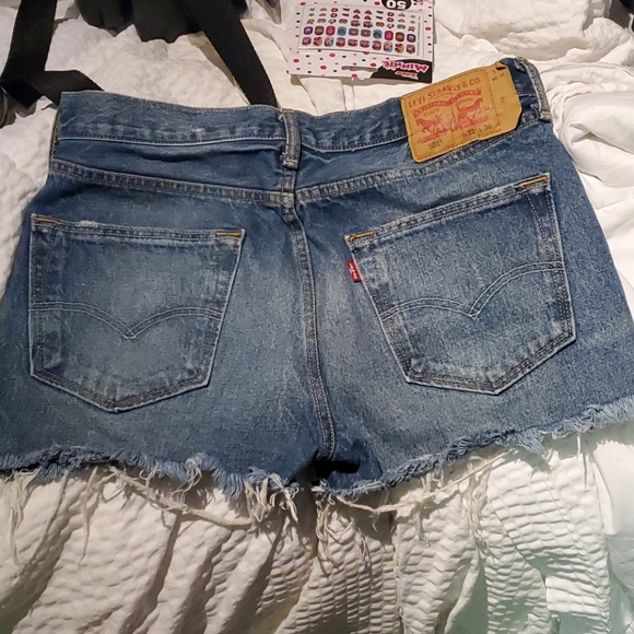 Levi Strauss 501 distressed and faded jean shorts. - Picture 2 of 4